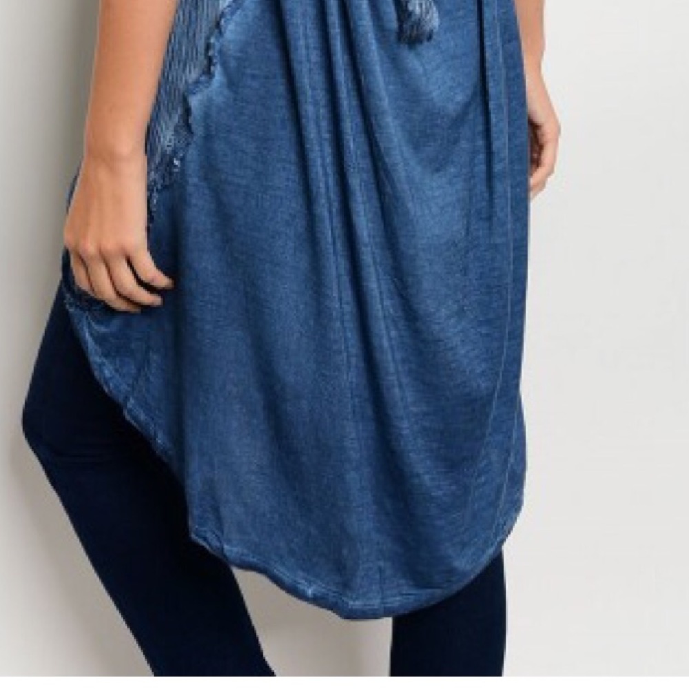 🛍Sale🛍 Blue Denim Print High Low Tank Top - Picture 5 of 6